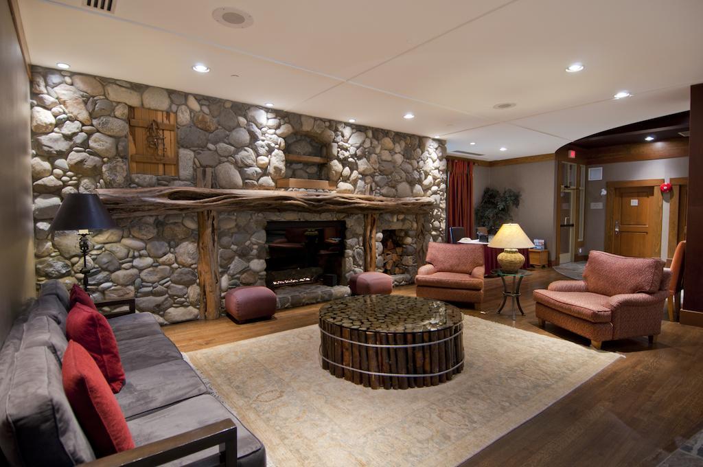 Hotel Lodging Ovations Whistler Exteriér fotografie
