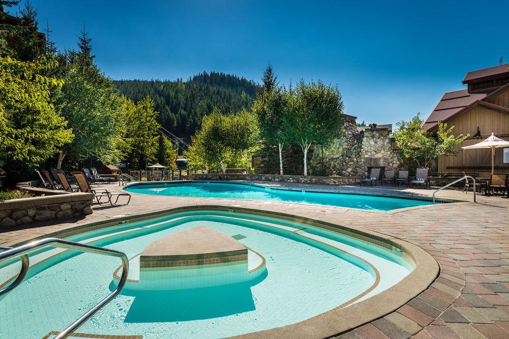 Hotel Lodging Ovations Whistler Exteriér fotografie